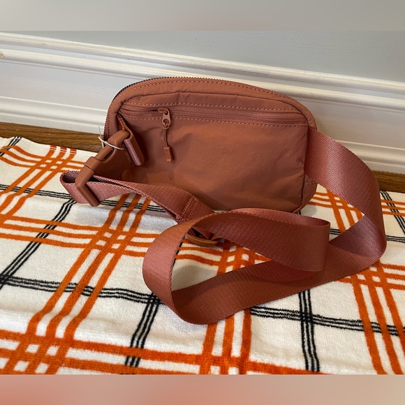 Lululemon Belt Bag Ancient Copper 1L NWT - Picture 5 of 7